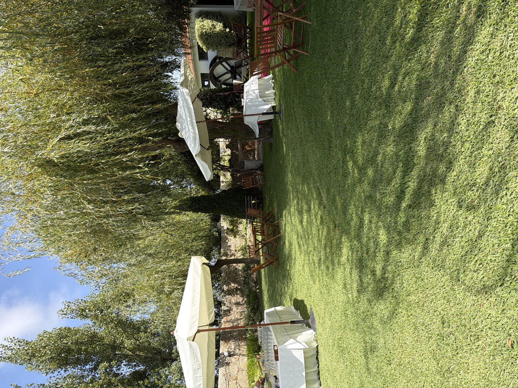 Jardim da Quinta com flores e sombras naturais